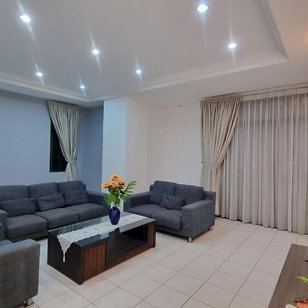 Kenyalang Emerald Riverine Resort Homestay Kuching Exterior photo