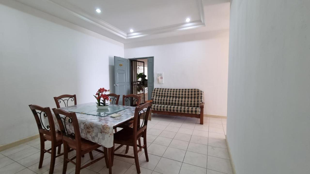 Kenyalang Emerald Riverine Resort Homestay Kuching Exterior photo